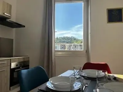 Appartement Bedroom Downtown With Parking And River View Bédarieux