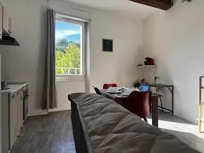 Bedroom Downtown With Parking And River View