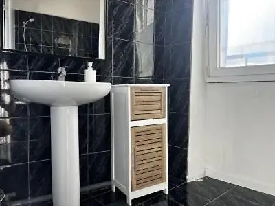 Bedroom Downtown With Parking And River View Bédarieux