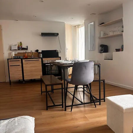 Bedroom Downtown With Parking And River View Appartement Bédarieux